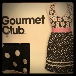 Apron very pretty with polka dots.
